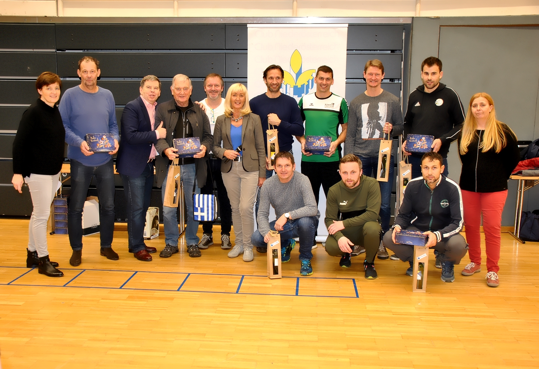 Helfen mit Spaßfaktor: 8 Teams kickten für den guten Zweck Club Noe